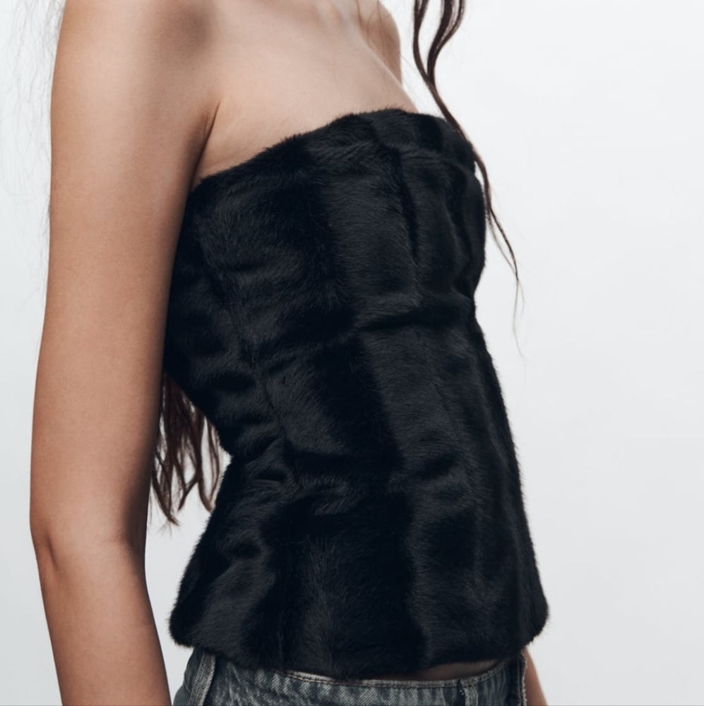 🆕️ Zara Faux Fur Top Runs Small